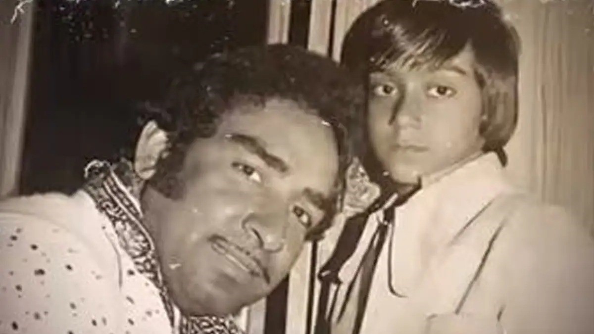 Guess Who : पिता के साथ खड़ा ये छोटा सा बच्चा है Bollywood का सिंघम, दी हैं कई हिट फ़िल्में, पहचाना क्या?