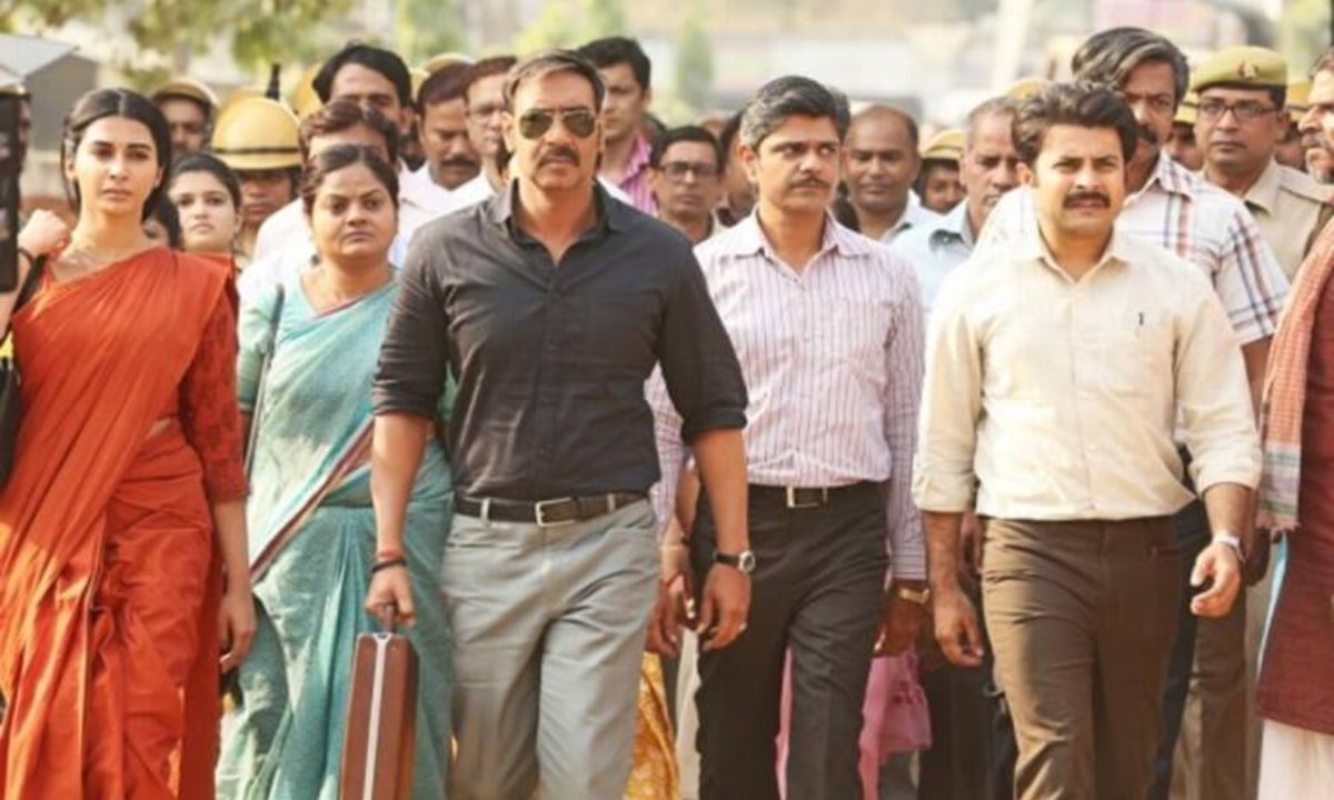 Ajay Devgan Movie : बजट 40 करोड़ और बटोर लिए 153 करोड़, अजय देवगन की इस फिल्म में मिलेगी इंदिरा गांधी झलक