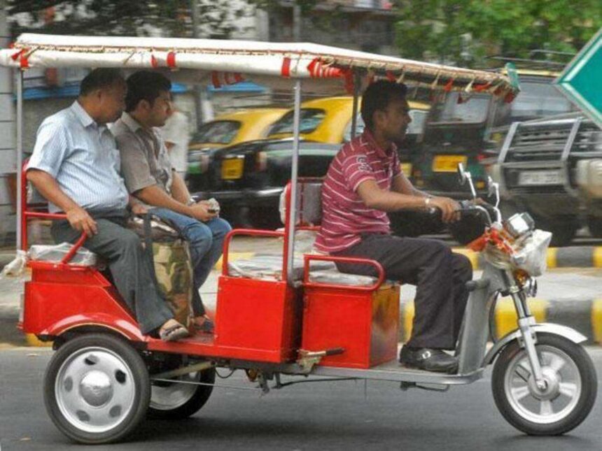 E Rickshaw New Rule : ई-रिक्शा चालक कृपया ध्यान दें आया नया फरमान, ये काम आज ही निपटा लें नहीं तो होगी सख्त कार्रवाई