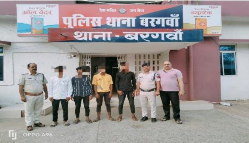 Singrauli Bargawan News : रात के अंधेरे में राहगीरों से मारपीट कर डकैती करने लुटेरों को पुलिस ने पकड़ा