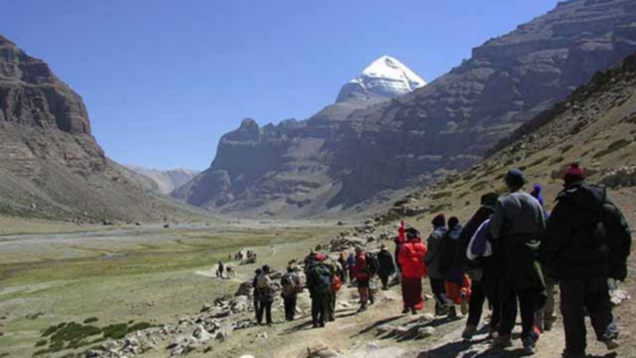 नेपाल हिंसा : मध्यप्रदेश के 10 यात्री समेत 98 कैलाश मानसरोवर यात्री तिब्बत-चीन बॉर्डर पर फंसे