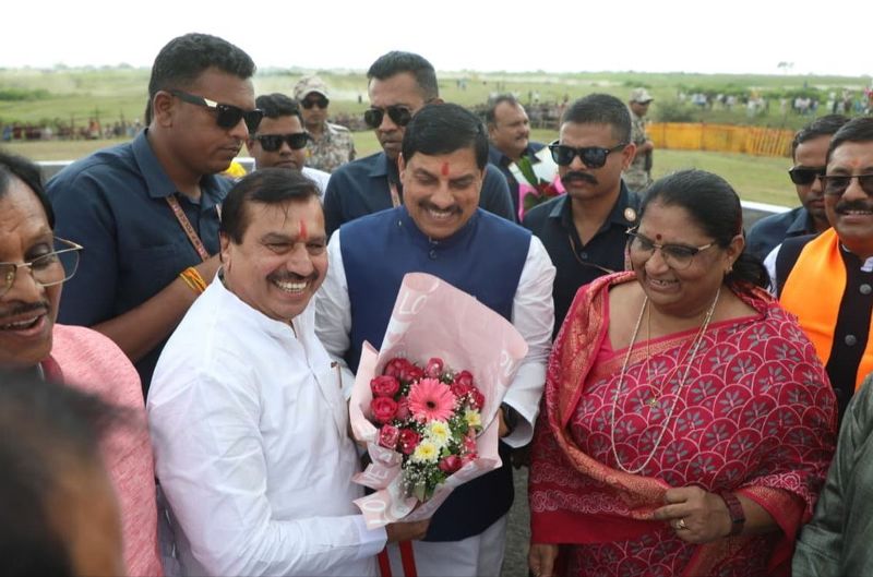 झाबुआ जिले के पेटलावद में सीएम मोहन यादव का बड़ा ऐलान, महिलाओं को मुफ्त बीमा और स्वास्थ्य सेवाएं