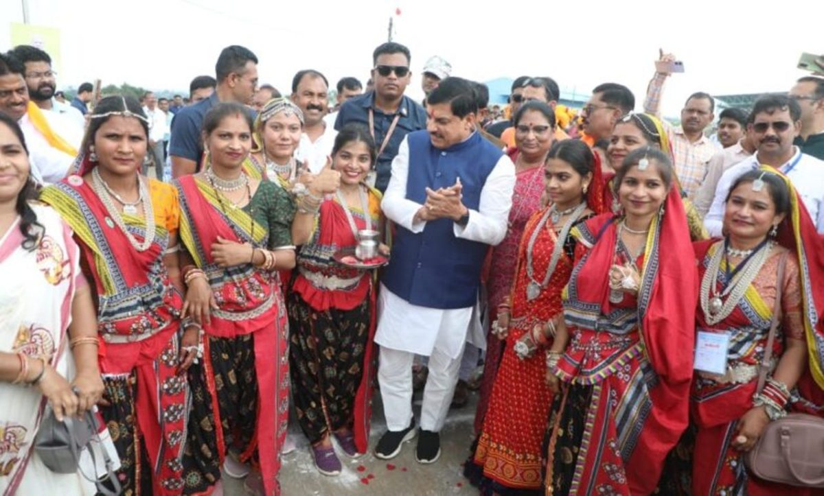 झाबुआ जिले के पेटलावद में सीएम मोहन यादव का बड़ा ऐलान, महिलाओं को मुफ्त बीमा और स्वास्थ्य सेवाएं