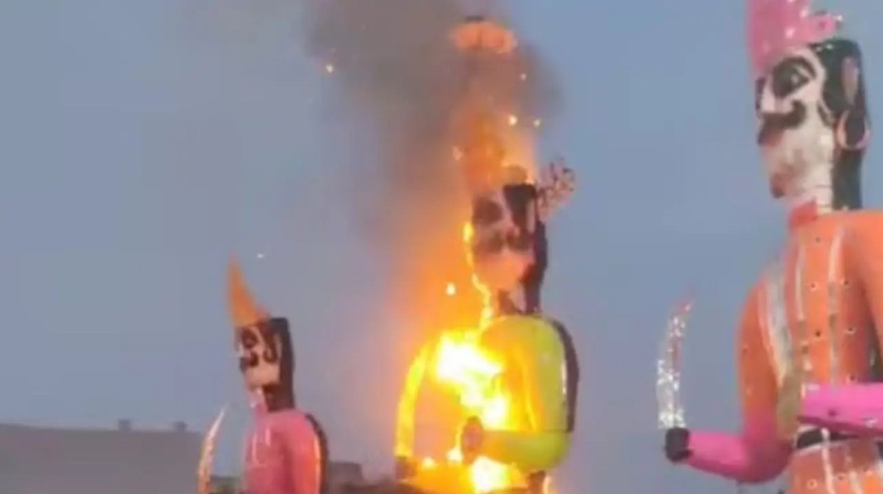 भोपाल में दशहरे से पहले नशे में धुत युवकों ने रावण का पुतला जलाया, लोगों में आक्रोश